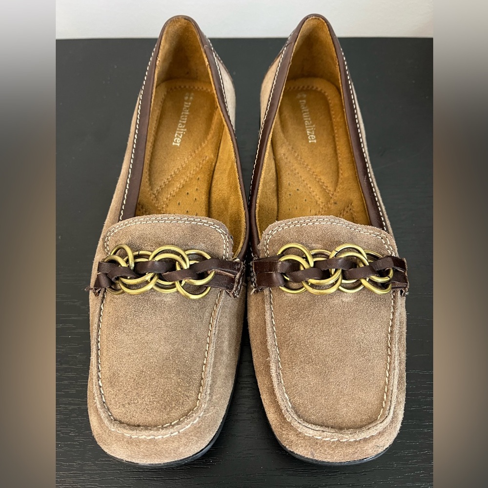 Naturalizer Brown Suede Leather Loafers with Gold Chain Detail Women’s 7.5